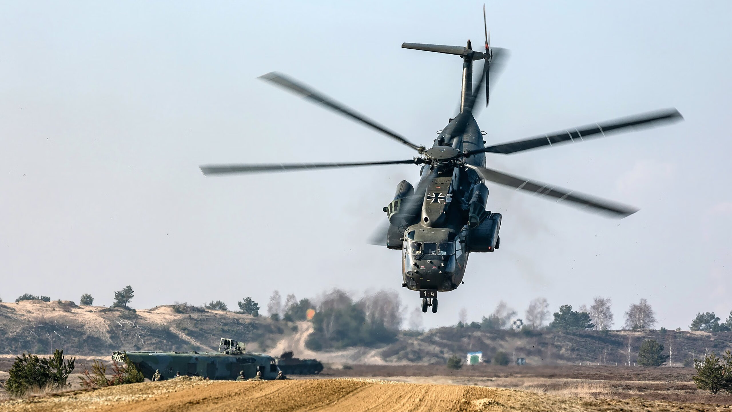 _场馆内外：运动员的日常训练与休闲时刻_，运动员训练场景