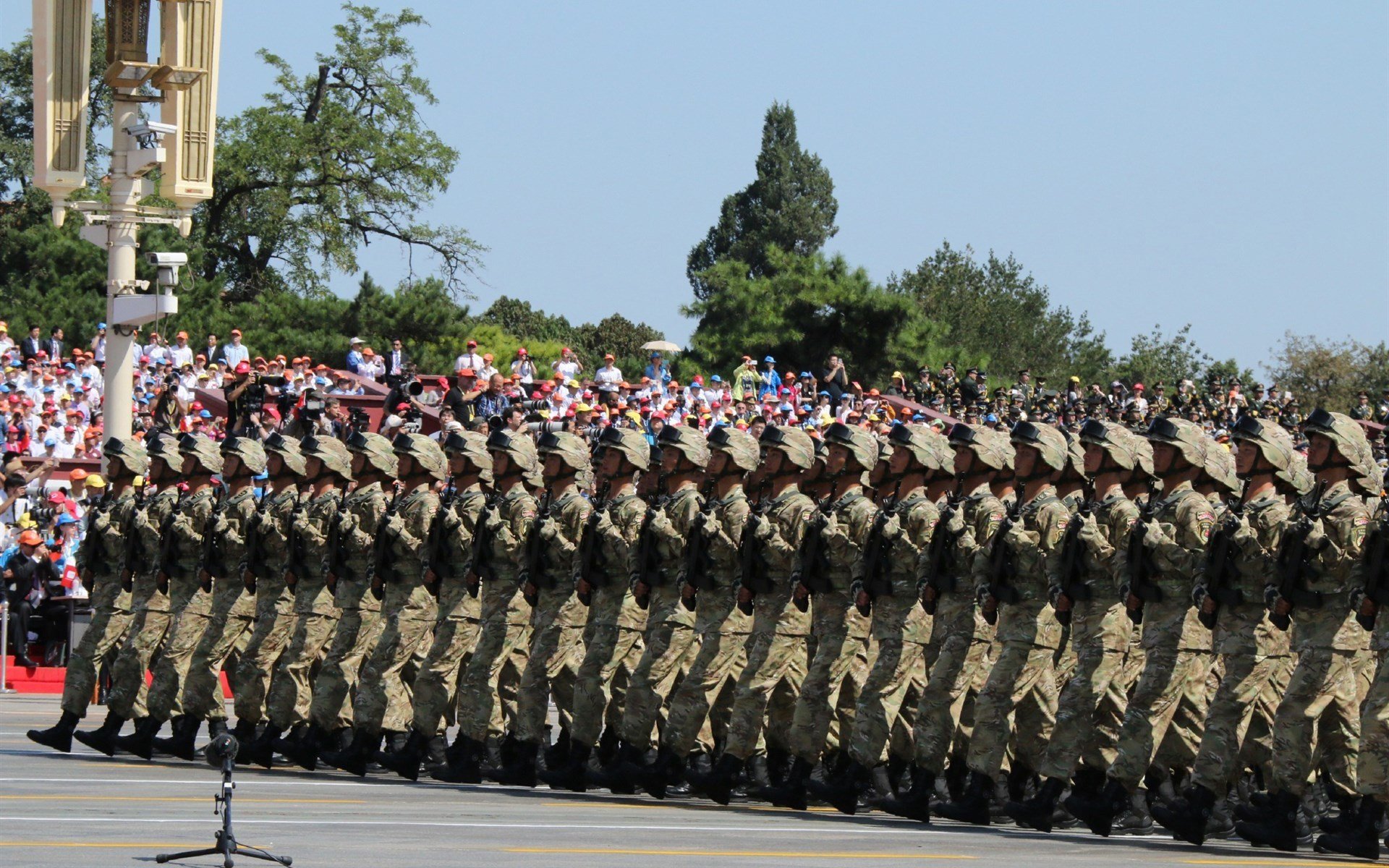 德甲精彩瞬间不断,关键扑救助球队扭转战局,德甲引援