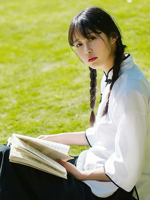 T1战队社交媒体粉丝互动活跃，t1战队官博