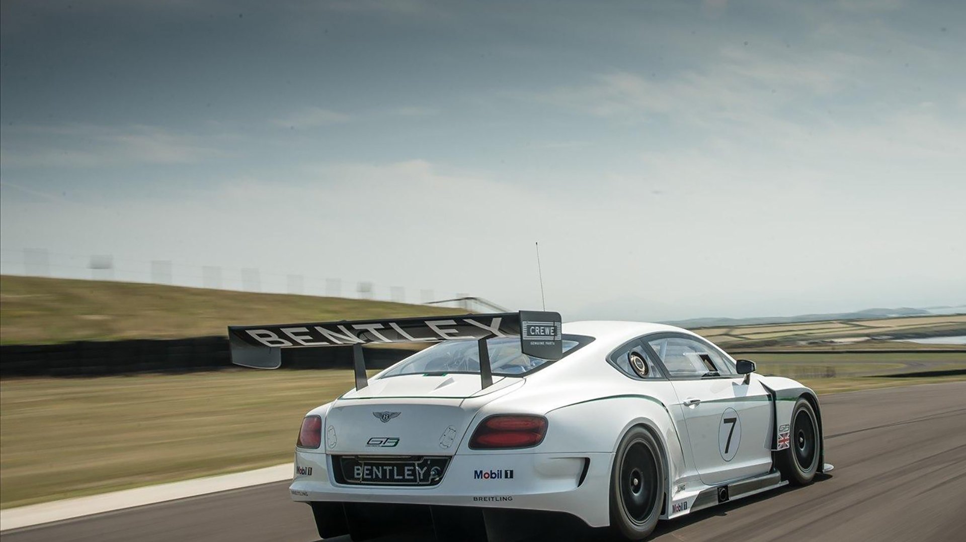 紧张备战!球队教练组全力打造扎实战术体系,球队教练重要吗