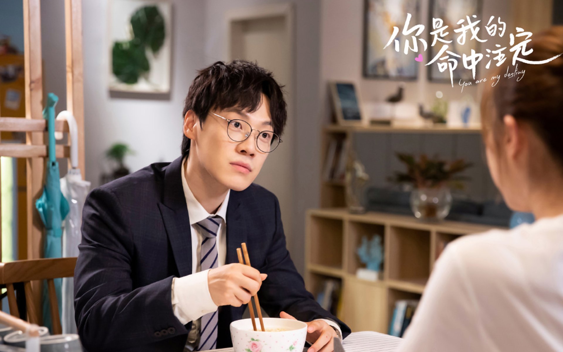 塞维利亚通过边路起球制造射门机会,塞维利亚队套