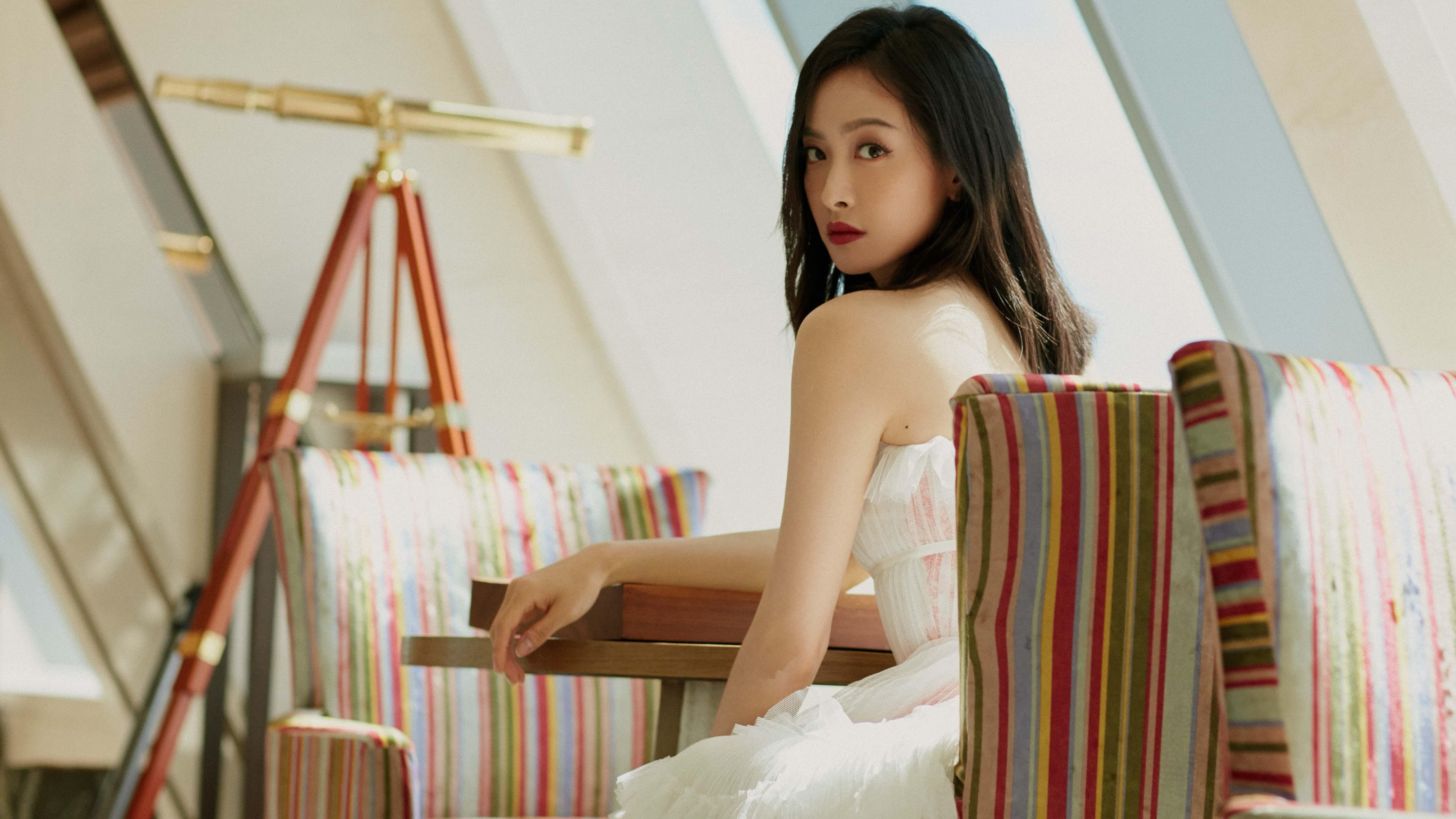 哈登赞许年轻球员日渐成熟球队未来可期，哈登气质